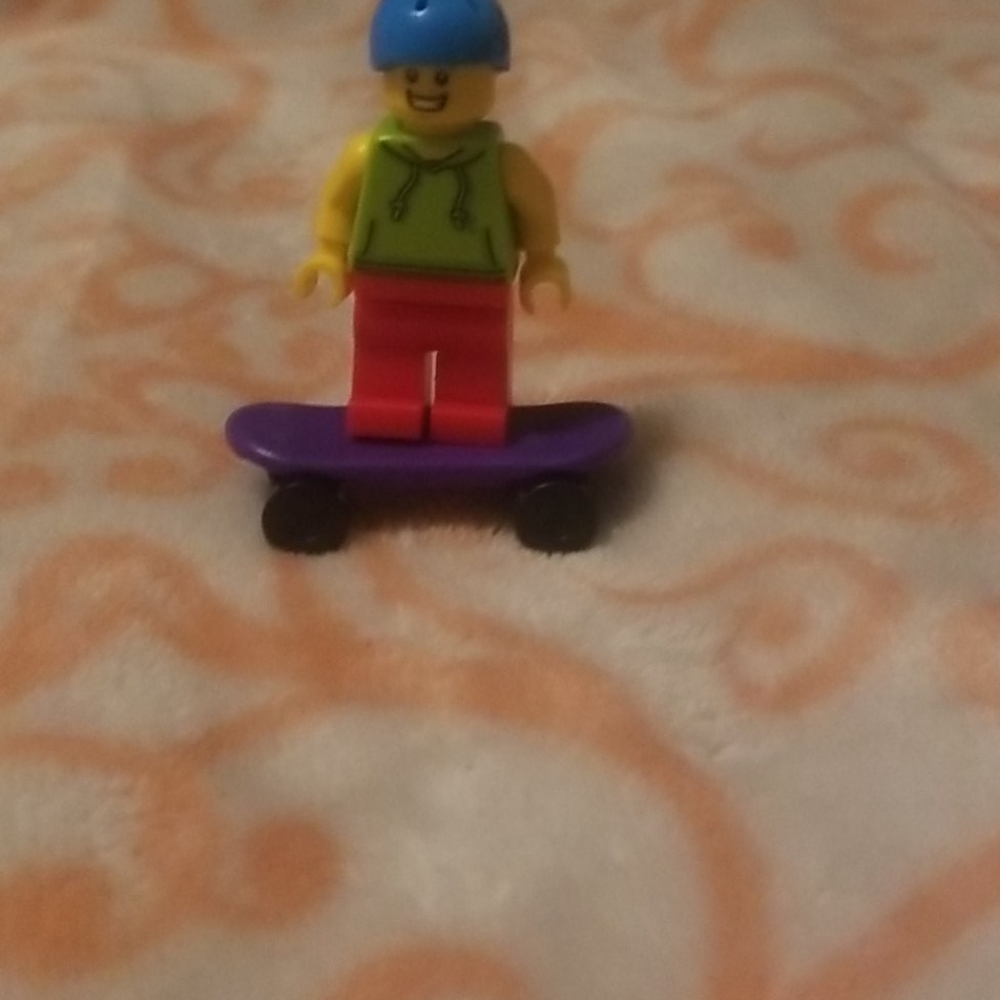 Rare skateboard lego toy with skater(discount)